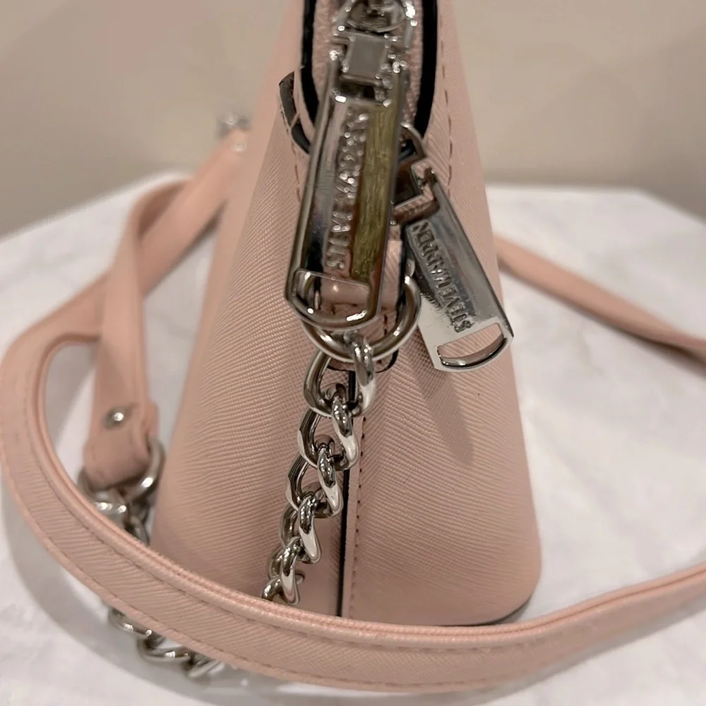 🔥Steve Madden Pink Crossbody Bag with Modern Design🔥
